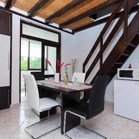 Apartament Cervar *
